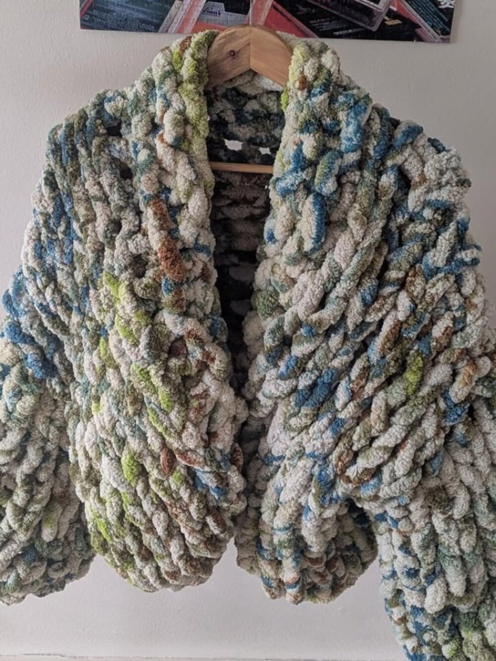 Chunky handknit sweater, really oversized and cosy!